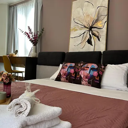 Lejlighed Rea Liliya - Artistic And Inviting Nook *