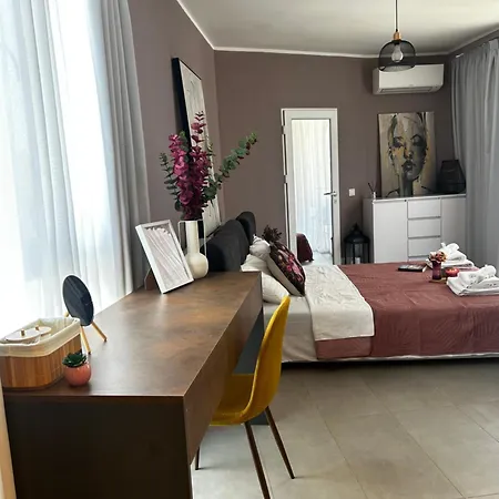 Rea Liliya - Artistic And Inviting Nook