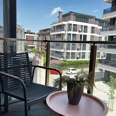 Rea Liliya - Artistic And Inviting Nook Appartement *