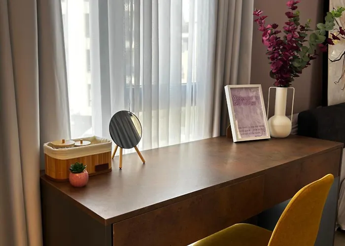 Rea Liliya - Artistic And Inviting Nook Lägenhet