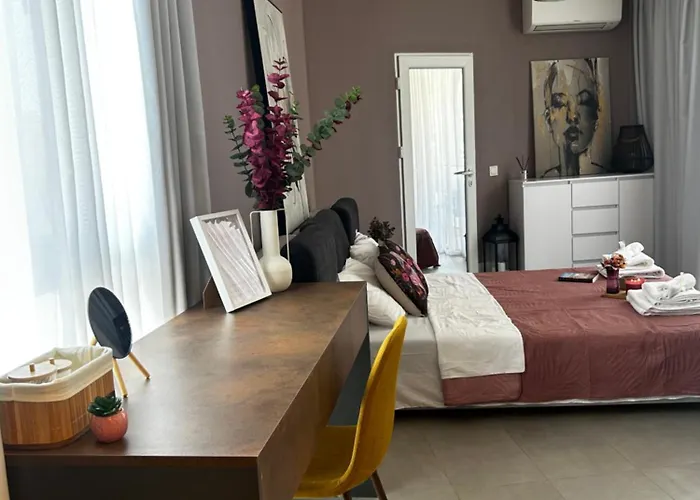 Rea Liliya - Artistic And Inviting Nook