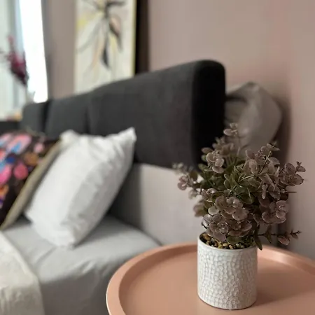 Rea Liliya - Artistic And Inviting Nook Apartament