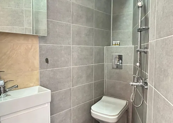 Апартамент Rea Liliya - Artistic And Inviting Nook